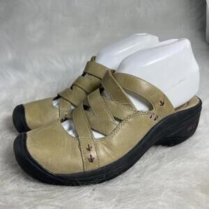 Keen light tan slip on leather Clogs footwear shoes Size 6